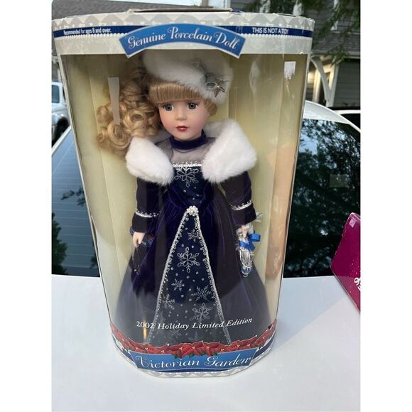 Porcelain Doll Holliday Limited Edition Genuine By Victorian Garden Year 2002